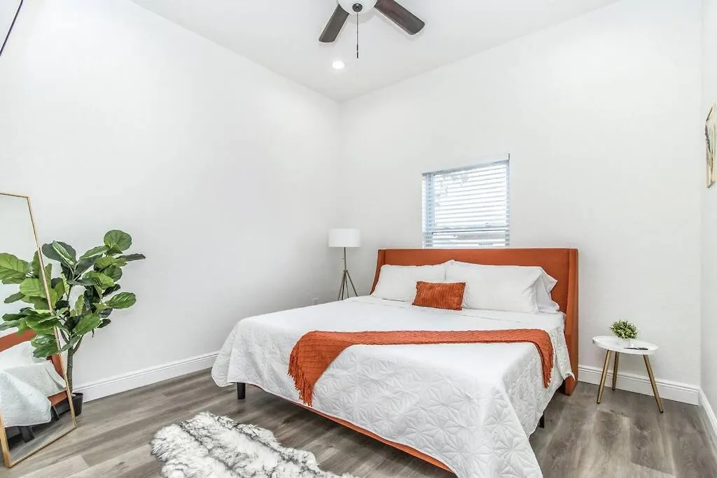 Cheerful 2-Bedroom Home With Free Parking/Wi-Fi Tampa Prázdninový dům